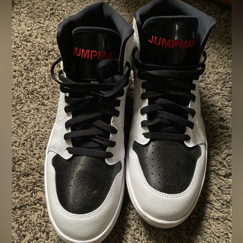 Black / white Jordan Jumpman size 11.5 US